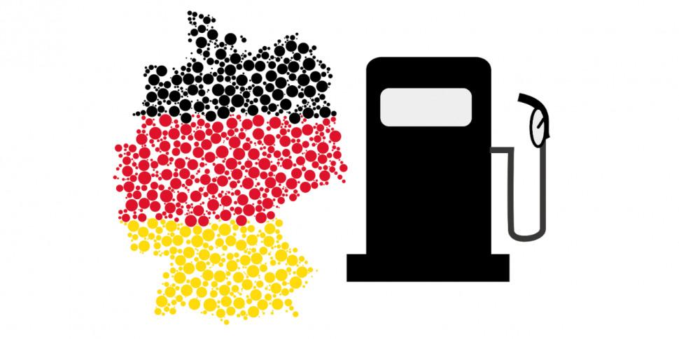 Symbol: Deutschland und Tankstelle