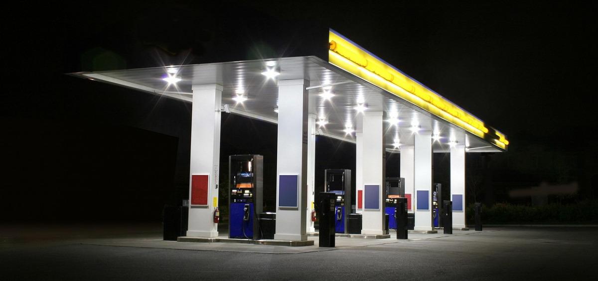 Sicherheitskonzepte für Tankstellen Tankstelle bei Nacht